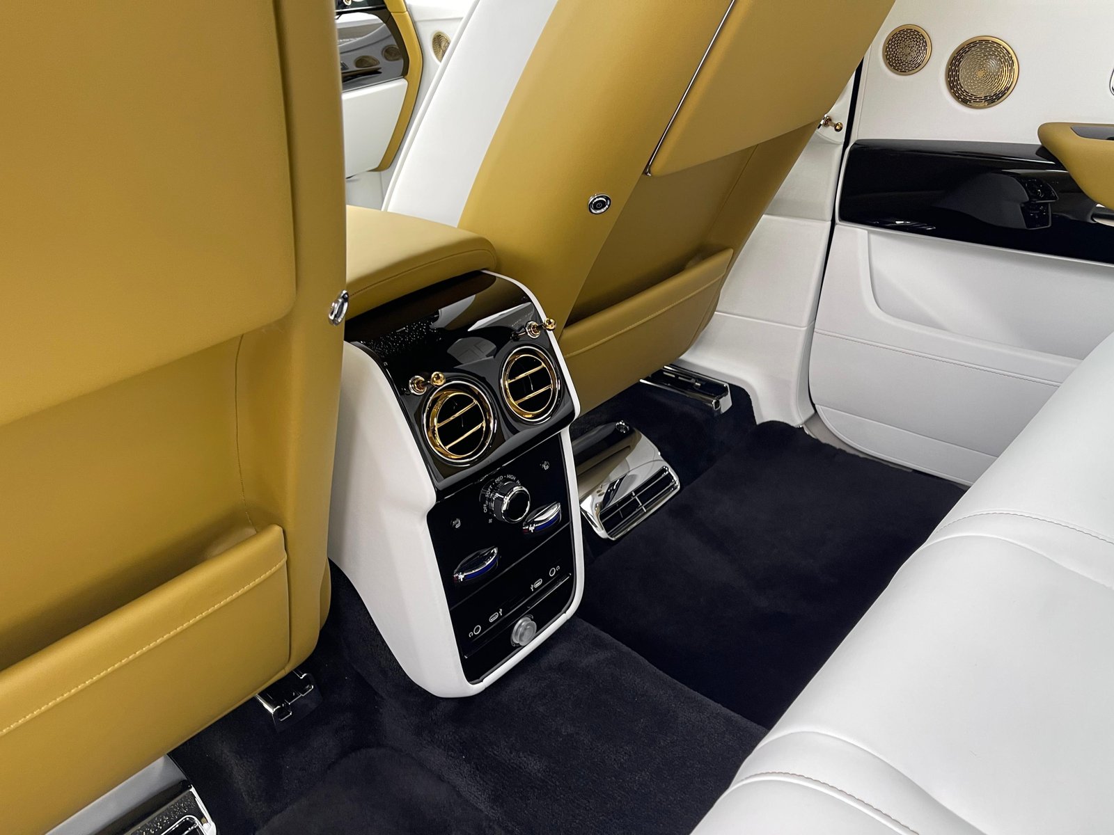 Rolls-Royce Cullinan — photo 10